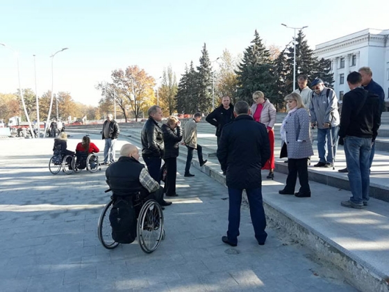 К новой площади в центре Краматорска возникли серьезные претензии со стороны людей с инвалидностью