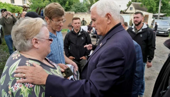 Майк Пенс прилетів в Україну з неоголошеним візитом