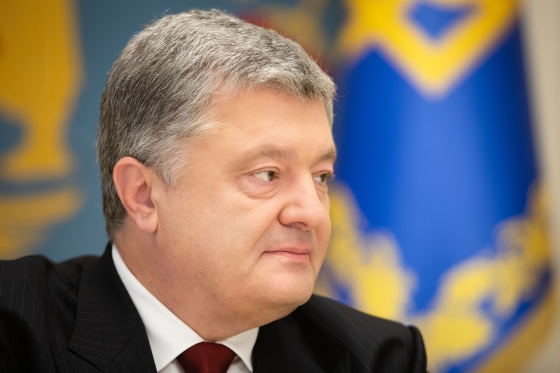 Украинские волонтеры продолжают консолидироваться, взяв на себя решение самых острых проблем военнослужащих, ветеранов и переселенцев, - Порошенко