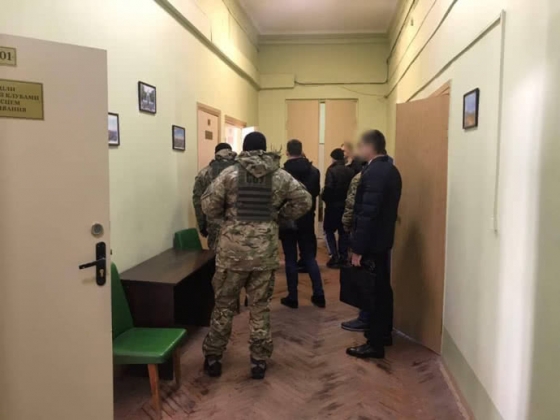 Правоохранители проводят 20 обысков в горсовете Харькова