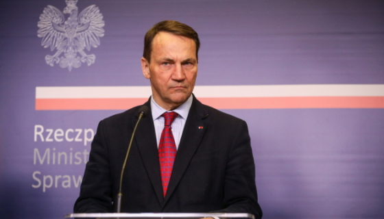 Сікорський: Росія завербувала через телеграм виконавців для підпалу ТЦ у Варшаві