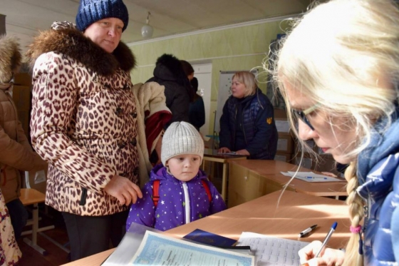 У Краматорську багатодітні родини отримують комплекти теплого одягу