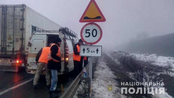 На одесской трассе в одном месте произошло шесть ДТП из-за ям на дороге (видео 18+)