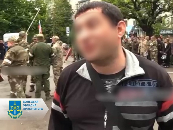 Обшукував людей на блокпостах - заочно судитимуть экс-поліцейського, який перейшов на бік ворога