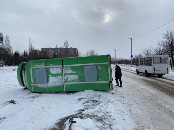 В Дружковке перевернулся автобус (видео)
