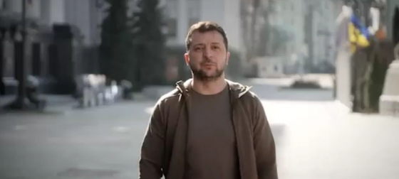 Мы восстановим каждую улицу. Но пока оккупант на нашей земле, мы должны его бить, - Зеленский