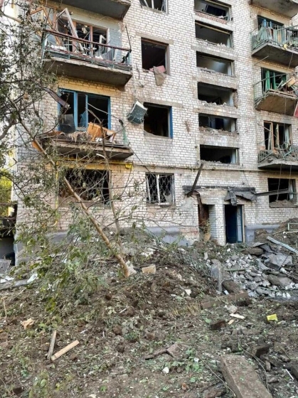 Російські загарбники завдали удару по Слов’янську. Пошкоджено багатоповерхівки, - мер Лях