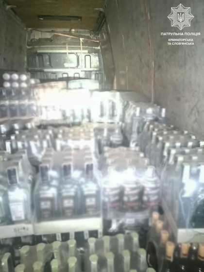 Близько 800 літрів забороненої алкогольної продукції виявили патрульні у Краматорську