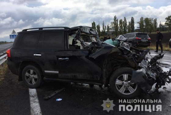 Два человека пострадали при столкновения Toyota Land Cruiser с грузовиком в Донецкой области 