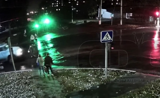 В Славянске грузовик сбил и переехал мужчину (видео 18+)