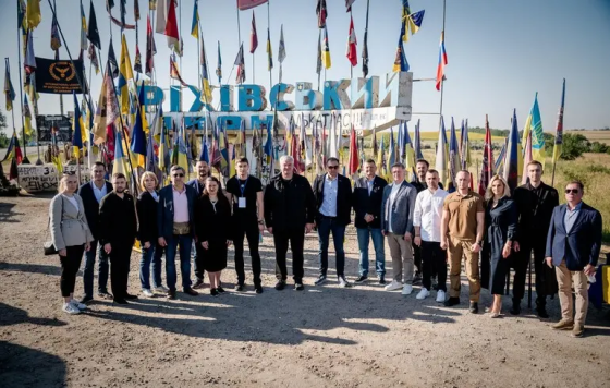 Сибіга разом з українськими дипломатами відвідав передові позиції на Запоріжжі
