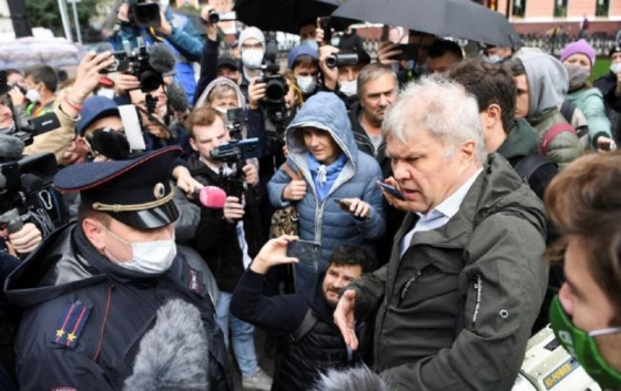 В Москве прошла акция против закона об &quot;иностранных агентах&quot;
