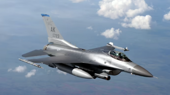 РФ розглядатиме передачу Україні F-16 як загрозу з боку Заходу в ядерній сфері – Лавров
