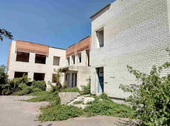 В Славянском районе у хозяина недостроенной школы забрали здание через суд 