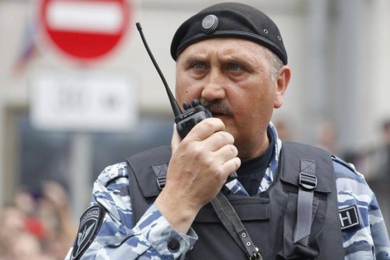 &quot;Кусюк гімна сплив&quot;: в Москве разгоняет митинги бывший командир киевского &quot;Беркута&quot;, причастный к преступлениям против активистов Майдана