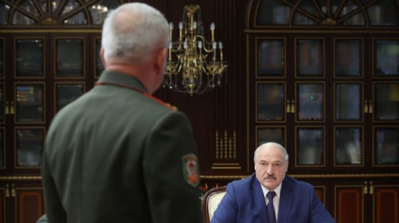 Лукашенко поручил силовикам &quot;закрыть каждый метр границы&quot;