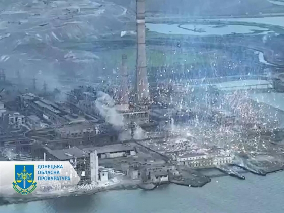 Рашисти намагаються випалити захисників Маріуполя з «Азовсталі» - використовують запалювальні снаряди
