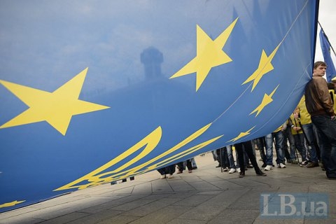 Рада предварительно утвердила поправки в Конституцию о стремлении Украины в ЕС и НАТО 