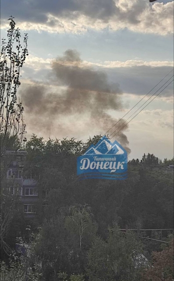 У Донецьку повідомляють про &quot;прильоти&quot;, над містом піднявся дим