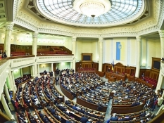 Рада приняла сокращение выплат работающим пенсионерам
