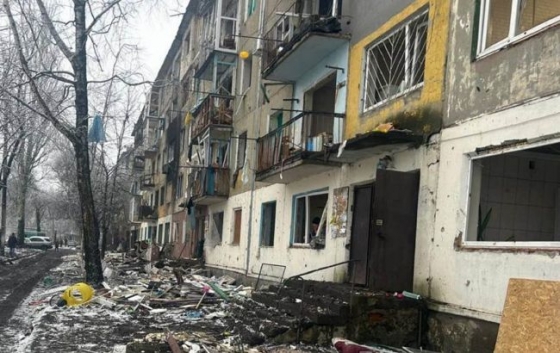 РФ вдарила по Мирнограду у Донецькій області: багато пошкоджень, троє постраждалих