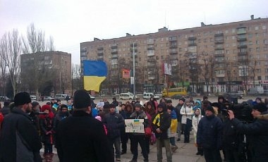 В Мариуполе состоялся траурный митинг по жертвам обстрела