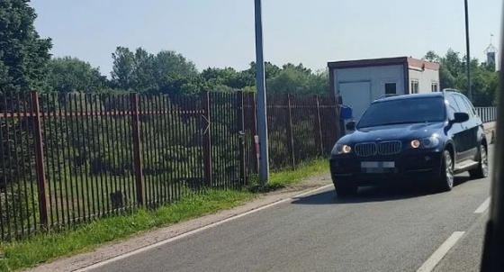 Росіяни на BMW протаранили шлагбаум на кордоні Польщі 