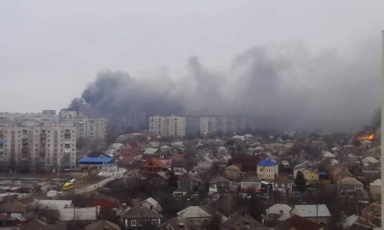 Террористы обстреляли из &quot;Градов&quot; окраины Мариуполя. Разрушены жилые дома, есть раненые и погибшие (фото, видео)