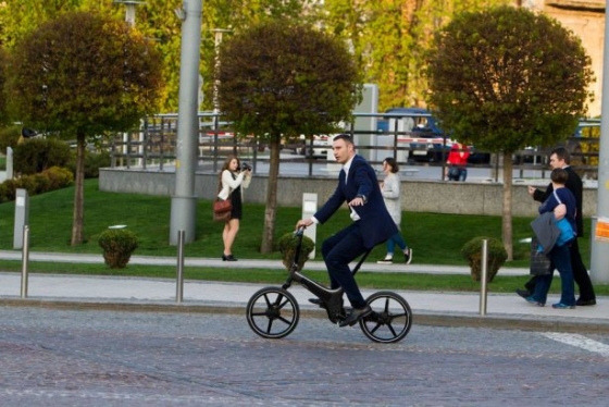 Кличко начал ездить на работу на велосипеде 