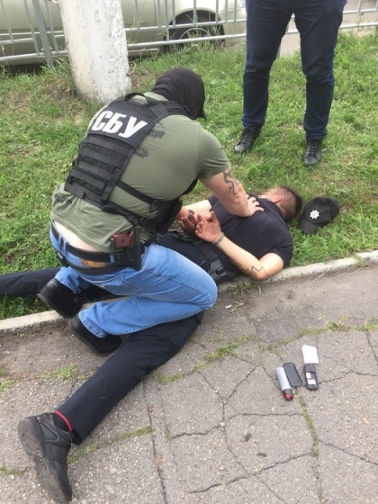 СБУ в Киеве поймала &quot;на горячем&quot; работника патрульной полиции