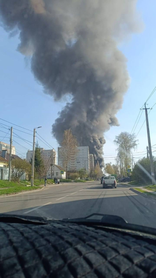 У російському Курську спалахнула пожежа на підшипниковому заводі: росіяни скаржилися на вибухи