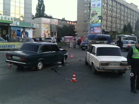 В центре Краматорска около ЦУМа произошло ДТП 