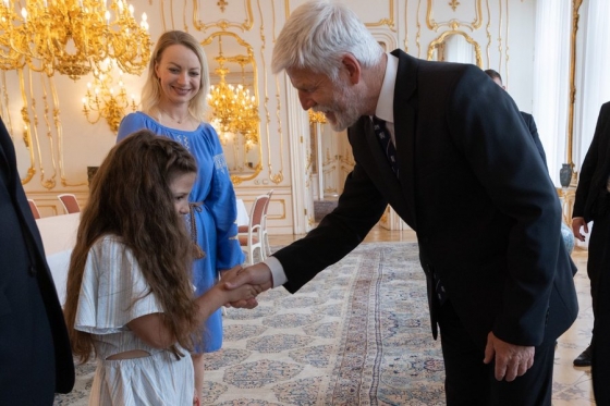 Президент Чехії Павел зустрівся з українською школяркою, яку цькували однокласники