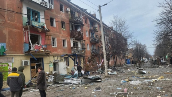 Росіяни скинули авіабомбу на центр Курахового, багато поранених