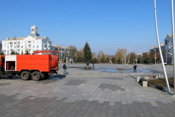 Сухой фонтан на площади Мира готовят к запуску