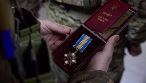 Зеленський на сході вручив нагороди воїнам ЗСУ