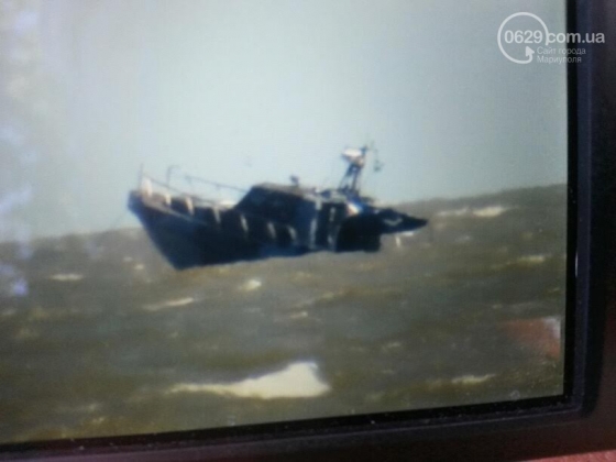 В Мариуполе на Песчаном пляже взорвался пограничный катер 