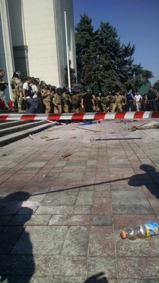 Десятки раненых, &quot;скорые&quot; и лужи крови, - последствия взрыва под Радой