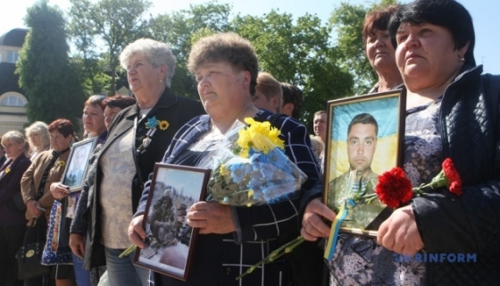 В Киеве началась торжественное Шествие матерей