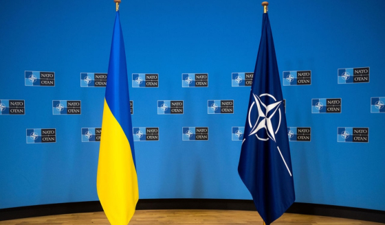 Країни НАТО обговорюють які зобов’язання щодо вступу України в Альянс взяти на себе на майбутньому саміті, - CNN
