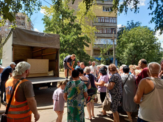 Краматорці в біді — не самі: благодійники допомагають пережити містянам непрості часи