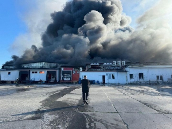 Росіяни ракетою зруйнували великий м’ясокомбінат у Харкові (відео)