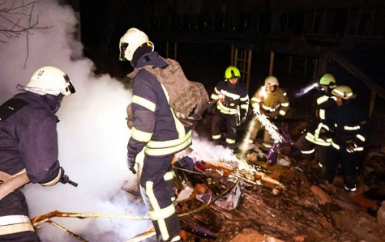 Рятувальники показали фото наслідків нічного ракетного удару по Харкову
