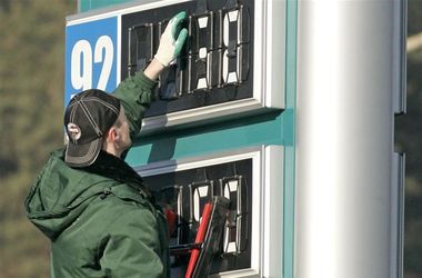 Украинским АЗС запретили повышать цены на бензин