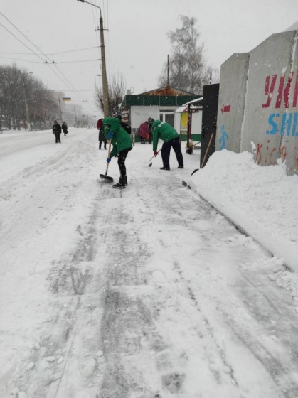 У Краматорську КП «ДРУАС» працюють над прибиранням міста від снігу