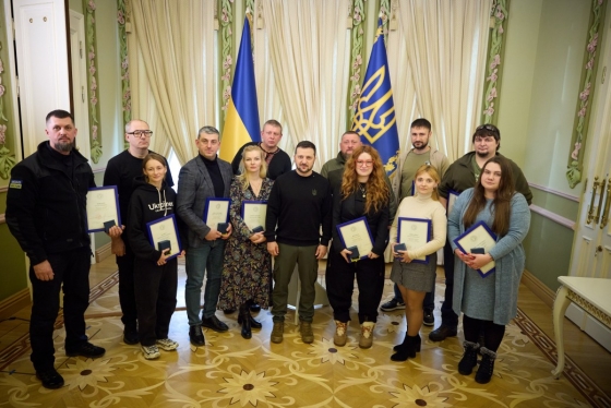 Зеленський нагородив 40 волонтерів відзнакою Президента &quot;Золоте серце&quot;