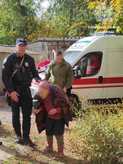 У Краматорську патрульні повернули додому літню жінку, що загубилася