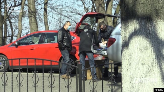 Из Минздрава вывозят китайские тесты на коронавирус на частных автомобилях, - расследование &quot;Схем&quot; (видео)
