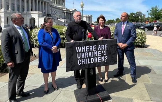 Сенатори та конгресмени США подали резолюцію, яка засуджує викрадення українських дітей