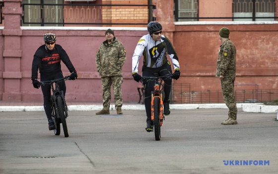 Выборы Президента: Кличко приехал голосовать на велосипеде